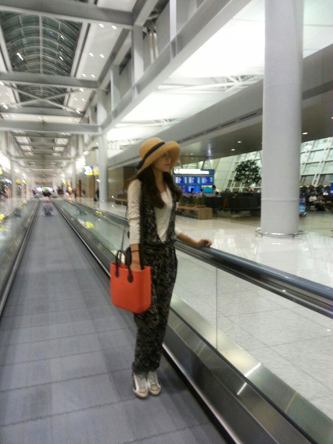 [PIC][24-09-2013]SooYoung xuất hiên tại sân bay để tận hưởng kì nghỉ cùng gia đình vào chiều nay 2430DB38523FD79803E4DA